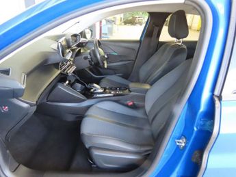 PEUGEOT E-208 50kWh Allure Hatchback 5dr Electric Auto (136 ps)