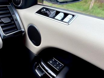 LAND ROVER RANGE ROVER SPORT 3.0 D300 MHEV HSE Silver SUV 5dr Diesel Auto 4WD Euro 6 (s/s) (3