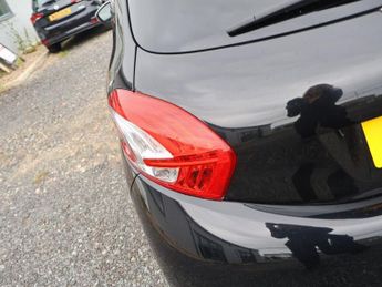 PEUGEOT 208 1.2 VTi Style Hatchback 3dr Petrol Manual Euro 5 (82 ps)