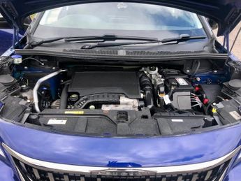 PEUGEOT 3008 1.2 PureTech GPF Allure SUV 5dr Petrol EAT Euro 6 (s/s) (130 ps)