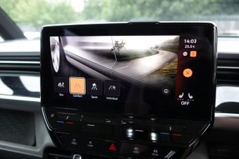 VOLKSWAGEN ID. BUZZ Pro 77kWh Life MPV 5dr Electric Auto (204 ps)