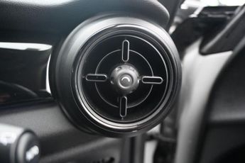 MINI Electric Hatch Cooper SE 32.6kWh Level 1 Hatchback 3dr Electric Auto (184 ps)