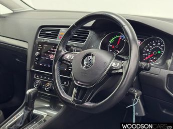 VOLKSWAGEN E-GOLF 35.8kWh e-Golf Hatchback 5dr Electric Auto (136 ps)