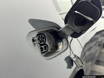 VOLKSWAGEN E-GOLF 35.8kWh e-Golf Hatchback 5dr Electric Auto (136 ps)