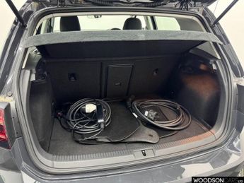 VOLKSWAGEN E-GOLF 35.8kWh e-Golf Hatchback 5dr Electric Auto (136 ps)