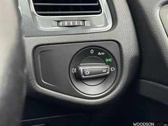 VOLKSWAGEN E-GOLF 35.8kWh e-Golf Hatchback 5dr Electric Auto (136 ps)