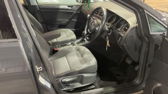 VOLKSWAGEN E-GOLF 35.8kWh e-Golf Hatchback 5dr Electric Auto (136 ps)