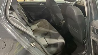 VOLKSWAGEN E-GOLF 35.8kWh e-Golf Hatchback 5dr Electric Auto (136 ps)