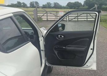 NISSAN JUKE 1.6 Tekna XTRON Euro 5 5dr