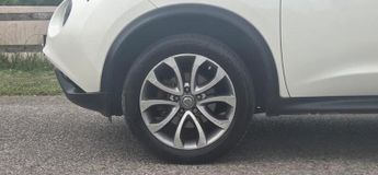 NISSAN JUKE 1.6 Tekna XTRON Euro 5 5dr