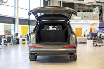 AUDI Q7 3.0 TDI V6 S line SUV 5dr Diesel Tiptronic quattro Euro 6 (s/s) 
