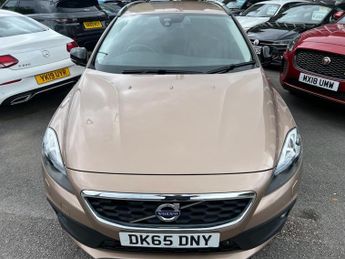 VOLVO V40 CROSS COUNTRY 2.0 D2 Lux Hatchback 5dr Diesel Auto Euro 6 (s/s) (120 ps)