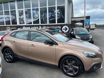 VOLVO V40 CROSS COUNTRY 2.0 D2 Lux Hatchback 5dr Diesel Auto Euro 6 (s/s) (120 ps)
