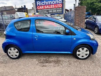 TOYOTA AYGO 1.0 VVT-i Blue Hatchback 3dr Petrol Manual Euro 4 (67 bhp)