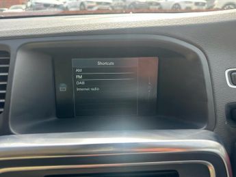 VOLVO V60 2.4 D5 SE Lux Nav Estate 5dr Diesel Geartronic Euro 5 (215 ps)
