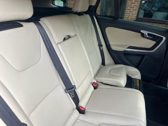 VOLVO V60 2.4 D5 SE Lux Nav Estate 5dr Diesel Geartronic Euro 5 (215 ps)