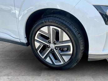HYUNDAI KONA 64kWh Premium SUV 5dr Electric Auto (10.5kW Charger) (204 ps)