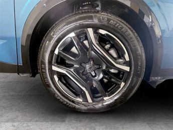PEUGEOT E-3008 73kWh GT SUV 5dr Electric Auto (210 ps)