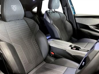 PEUGEOT E-3008 73kWh GT SUV 5dr Electric Auto (210 ps)