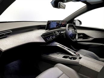 PEUGEOT E-3008 73kWh GT SUV 5dr Electric Auto (210 ps)