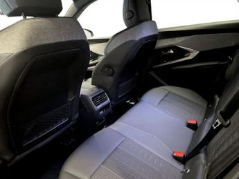 PEUGEOT E-3008 73kWh GT SUV 5dr Electric Auto (210 ps)