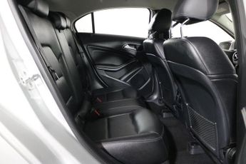 MERCEDES-BENZ A CLASS 2.1 A200d Sport (Premium) Hatchback 5dr Diesel 7G-DCT Euro 6 (s/