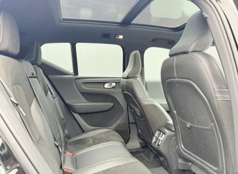 VOLVO XC40 2.0 T4 R-Design Pro SUV 5dr Petrol Auto AWD Euro 6 (s/s) (190 ps