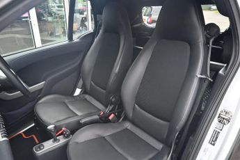 SMART FORTWO 1.0 Grandstyle Cabriolet 2dr Petrol SoftTouch Euro 5 (84 bhp)
