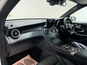 MERCEDES-BENZ GLC 2.1 GLC220d AMG Line (Premium) SUV 5dr Diesel G-Tronic+ 4MATIC E