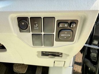 TOYOTA PRIUS 1.5 CVT 4dr