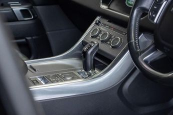 LAND ROVER RANGE ROVER SPORT 3.0 SD V6 HSE SUV 5dr Diesel Auto 4WD Euro 6 (s/s) (306 ps)