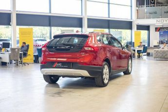 VOLVO V40 CROSS COUNTRY 1.6 D2 Lux Hatchback 5dr Diesel Powershift Euro 5 (s/s) (115 ps)