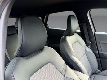 RENAULT CAPTUR 1.6 E-TECH Rive Gauche SE SUV 5dr Petrol Hybrid Auto Euro 6 (s/s