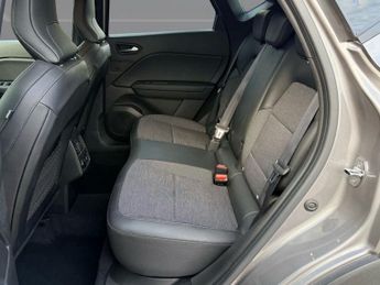 RENAULT CAPTUR 1.6 E-TECH Rive Gauche SE SUV 5dr Petrol Hybrid Auto Euro 6 (s/s