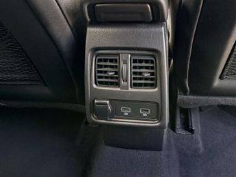 RENAULT CAPTUR 1.6 E-TECH Rive Gauche SE SUV 5dr Petrol Hybrid Auto Euro 6 (s/s