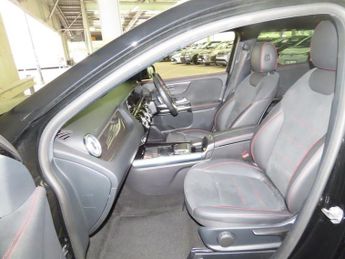 MERCEDES-BENZ GLA CLASS 1.3 GLA200 AMG Line (Executive) SUV 5dr Petrol 7G-DCT Euro 6 (s/