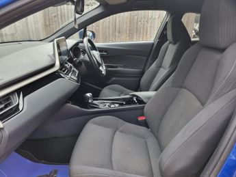 TOYOTA C-HR 1.8 VVT-h Design SUV 5dr Petrol Hybrid CVT Euro 6 (s/s) (122 ps)