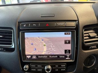 VOLKSWAGEN TOUAREG 3.0 TDI V6 BlueMotion Tech R-Line SUV 5dr Diesel Tiptronic 4WD E