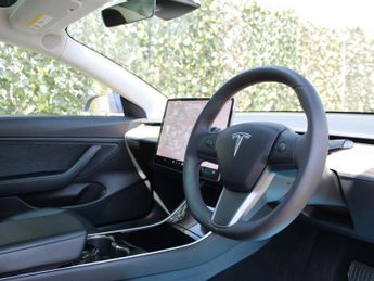 TESLA Model 3 Standard Range Plus Saloon 4dr Electric Auto RWD (241 bhp)