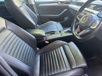 VOLKSWAGEN PASSAT 1.6 TDI SEL Estate 5dr Diesel Auto 