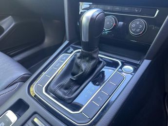 VOLKSWAGEN PASSAT 1.6 TDI SEL Estate 5dr Diesel Auto 