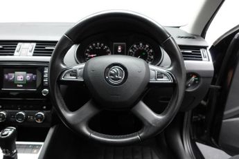 SKODA OCTAVIA 1.6 TDI Elegance Hatchback 5dr Diesel DSG Euro 5 (s/s) (105 ps)