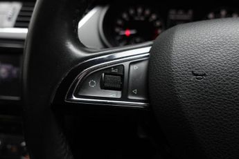 SKODA OCTAVIA 1.6 TDI Elegance Hatchback 5dr Diesel DSG Euro 5 (s/s) (105 ps)