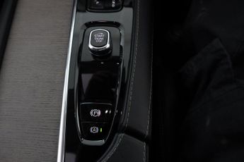 VOLVO XC90 2.0 B6 MHEV Ultimate Dark Auto 4WD Euro 6 (s/s) 5dr
