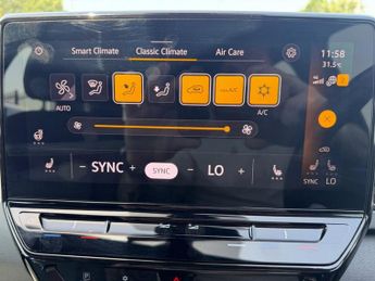 VOLKSWAGEN ID.3 Pro Performance 58kWh Life Hatchback 5dr Electric Auto (204 ps)