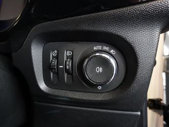 VAUXHALL Corsa Electric 50kWh SE Nav Premium Hatchback 5dr Electric Auto (7.4Kw Charger)