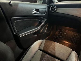 MERCEDES-BENZ GLA 1.6 GLA180 Urban Edition SUV 5dr Petrol 7G-DCT Euro 6 (s/s) (122