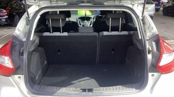 FORD FOCUS 1.6 Zetec Hatchback 5dr Petrol Manual Euro 5 (105 ps)