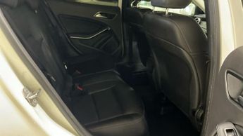 MERCEDES-BENZ GLA 1.6 GLA200 SE (Executive) SUV 5dr Petrol 7G-DCT Euro 6 (s/s) (15