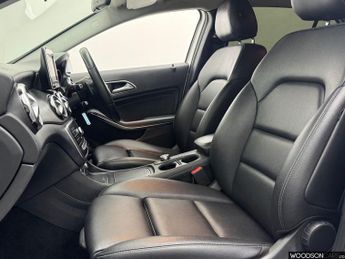 MERCEDES-BENZ GLA 1.6 GLA200 SE (Executive) SUV 5dr Petrol 7G-DCT Euro 6 (s/s) (15